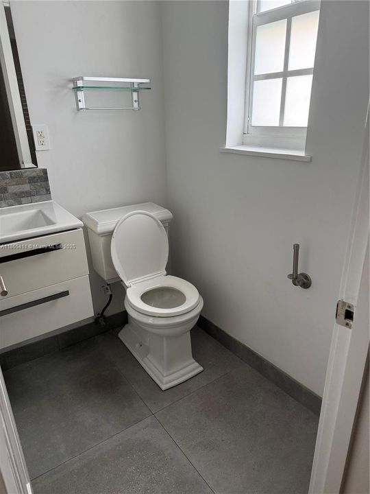 Под контрактом: $8,500 (4 спален, 4 ванн, 1906 Квадратных фут)