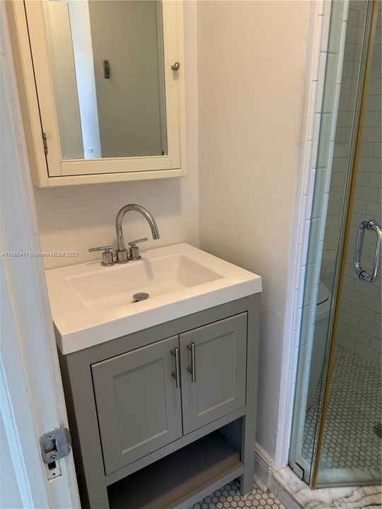 Под контрактом: $8,500 (4 спален, 4 ванн, 1906 Квадратных фут)