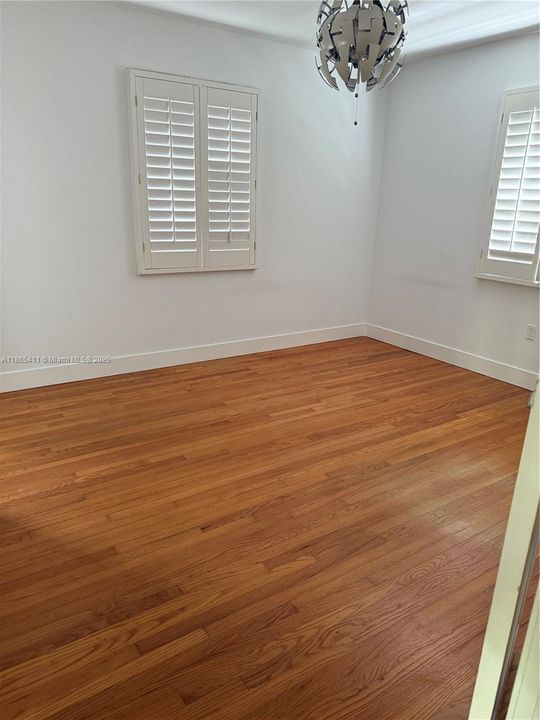 Под контрактом: $8,500 (4 спален, 4 ванн, 1906 Квадратных фут)