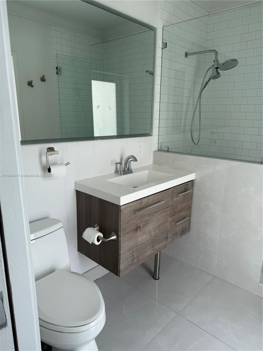 Под контрактом: $8,500 (4 спален, 4 ванн, 1906 Квадратных фут)