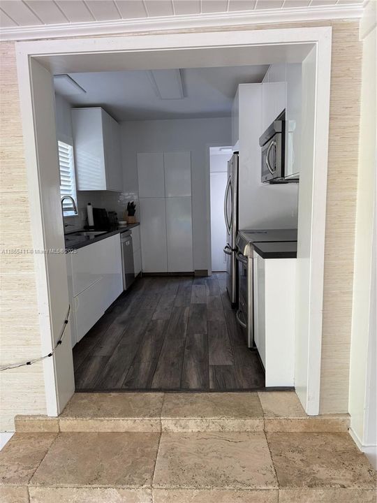 Под контрактом: $8,500 (4 спален, 4 ванн, 1906 Квадратных фут)