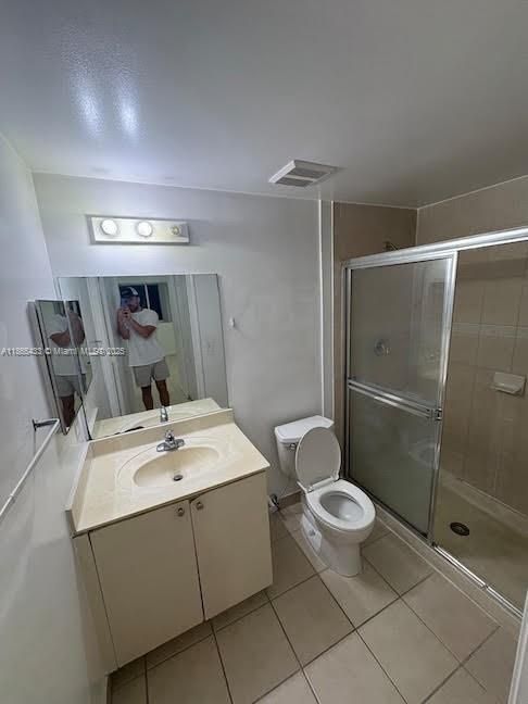 合同活跃: $1,950 (2 贝兹, 2 浴室, 809 平方英尺)