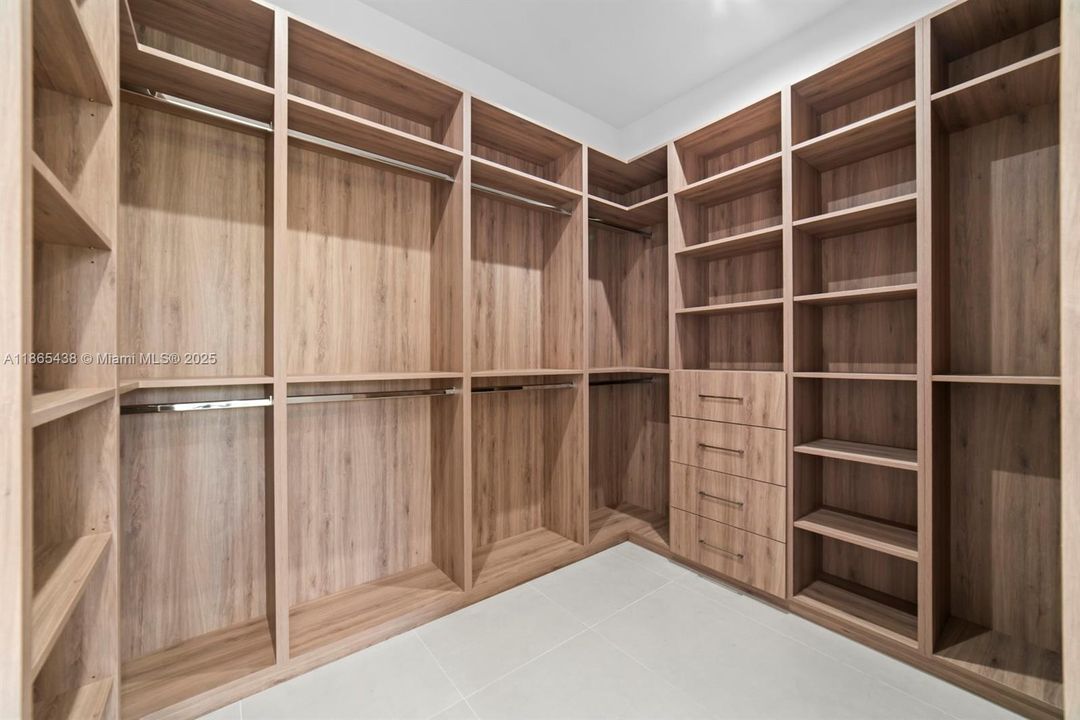 Active With Contract: $1,500,000 (3 beds, 3 baths, 2330 Square Feet)