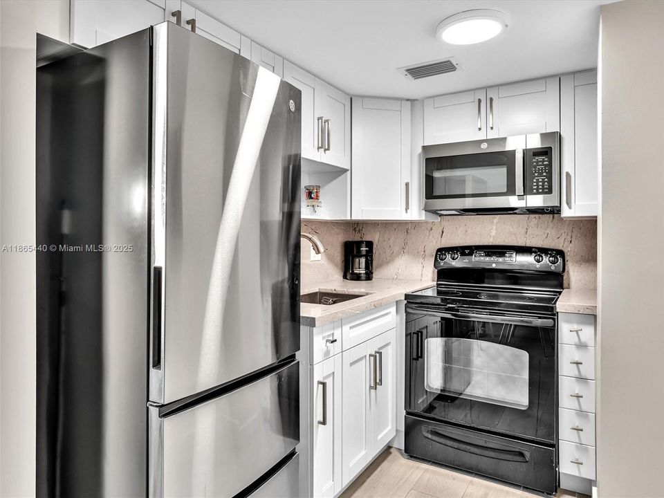 合同活跃: $473,355 (0 贝兹, 1 浴室, 460 平方英尺)