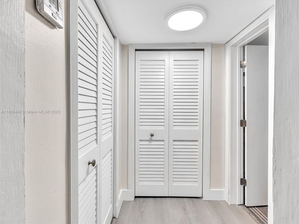 合同活跃: $473,355 (0 贝兹, 1 浴室, 460 平方英尺)