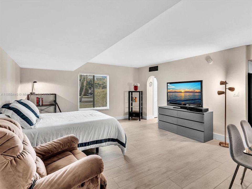 Spacious and Bright 460 sqft Studio