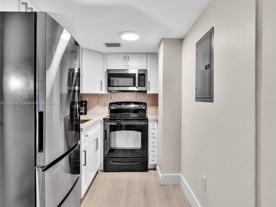 合同活跃: $473,355 (0 贝兹, 1 浴室, 460 平方英尺)