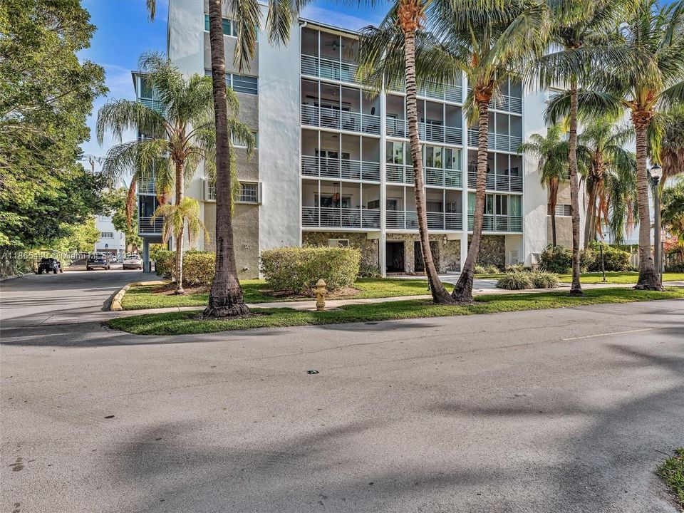 合同活跃: $473,355 (0 贝兹, 1 浴室, 460 平方英尺)