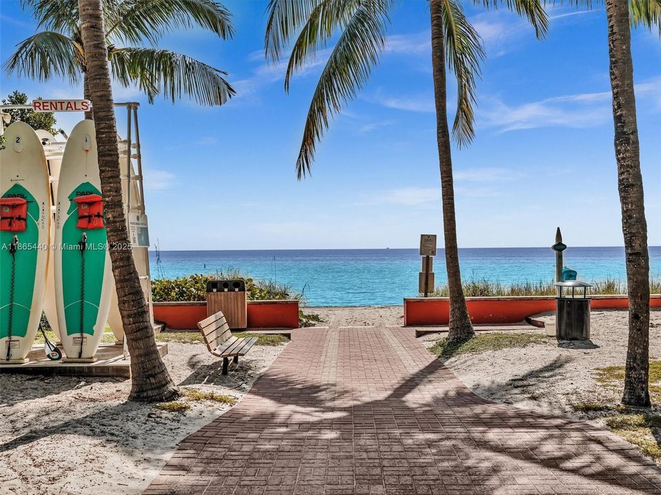 合同活跃: $473,355 (0 贝兹, 1 浴室, 460 平方英尺)