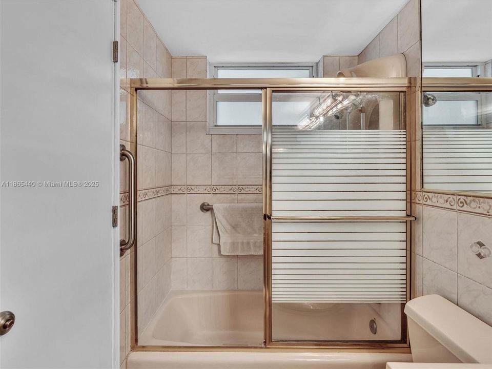 合同活跃: $473,355 (0 贝兹, 1 浴室, 460 平方英尺)