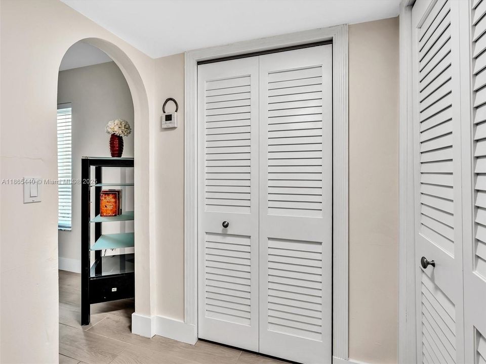 合同活跃: $473,355 (0 贝兹, 1 浴室, 460 平方英尺)