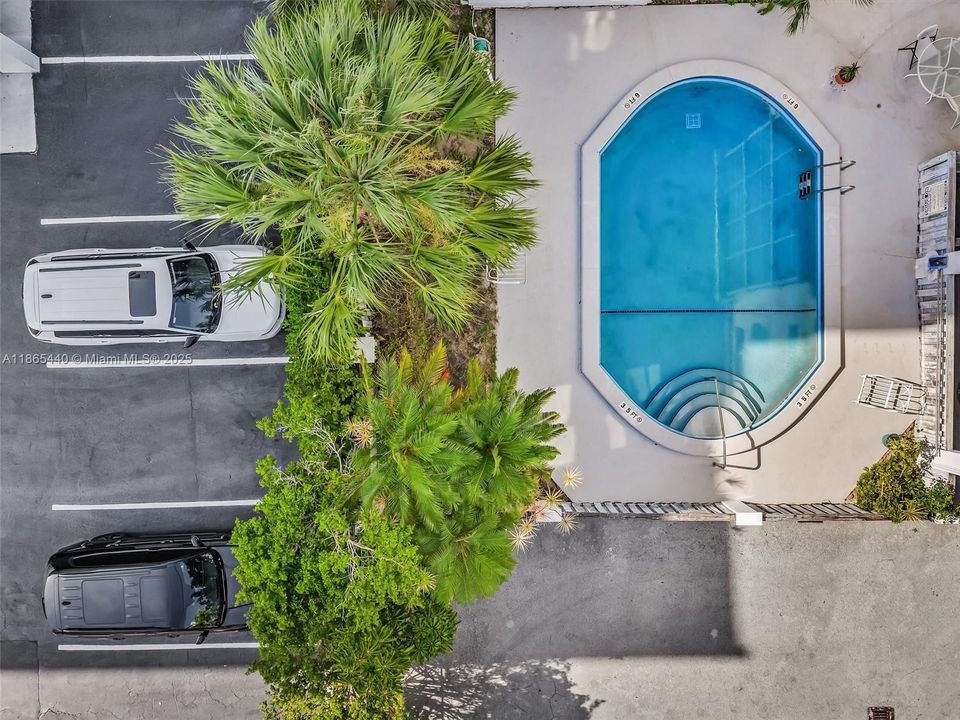 Parking behind the buiding