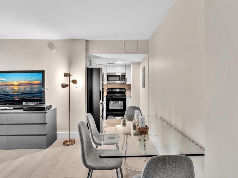 合同活跃: $473,355 (0 贝兹, 1 浴室, 460 平方英尺)