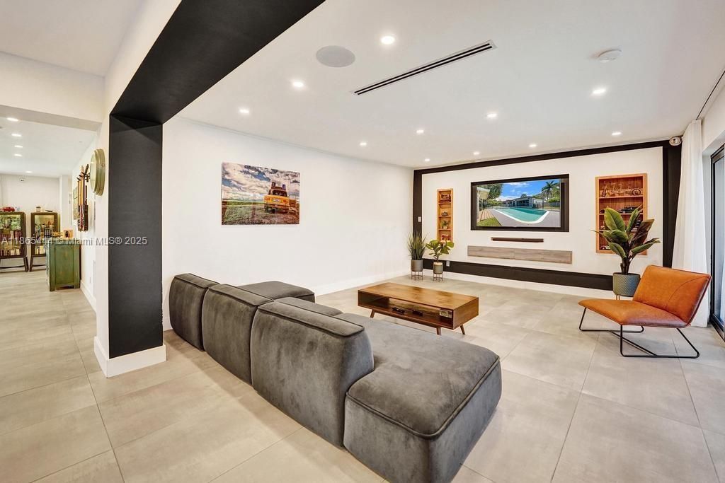 待售: $1,850,000 (5 贝兹, 3 浴室, 2227 平方英尺)