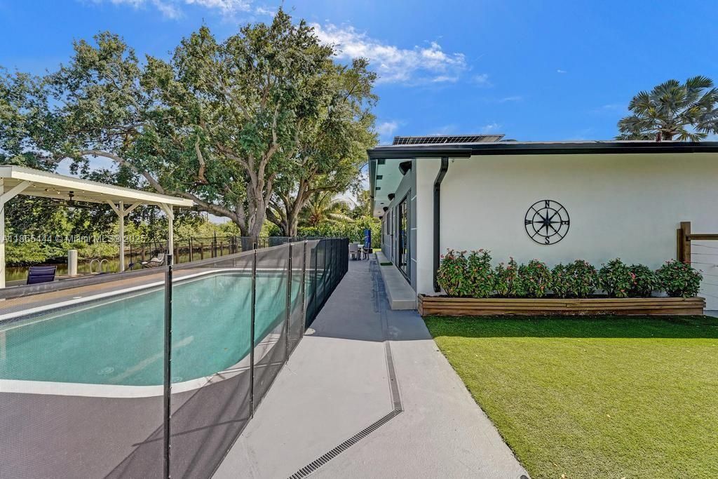 待售: $1,850,000 (5 贝兹, 3 浴室, 2227 平方英尺)