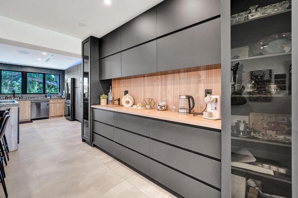 待售: $1,850,000 (5 贝兹, 3 浴室, 2227 平方英尺)