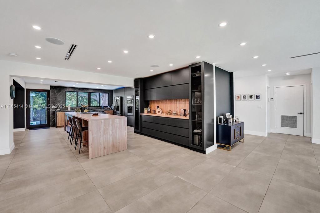 待售: $1,850,000 (5 贝兹, 3 浴室, 2227 平方英尺)