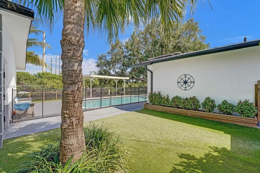 待售: $1,850,000 (5 贝兹, 3 浴室, 2227 平方英尺)