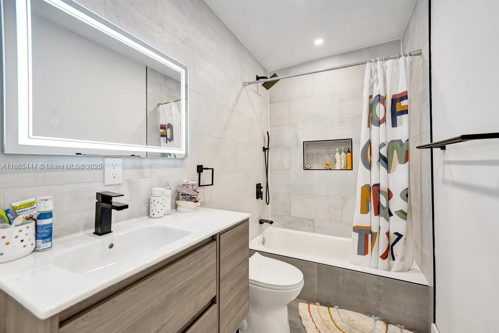 待售: $1,850,000 (5 贝兹, 3 浴室, 2227 平方英尺)