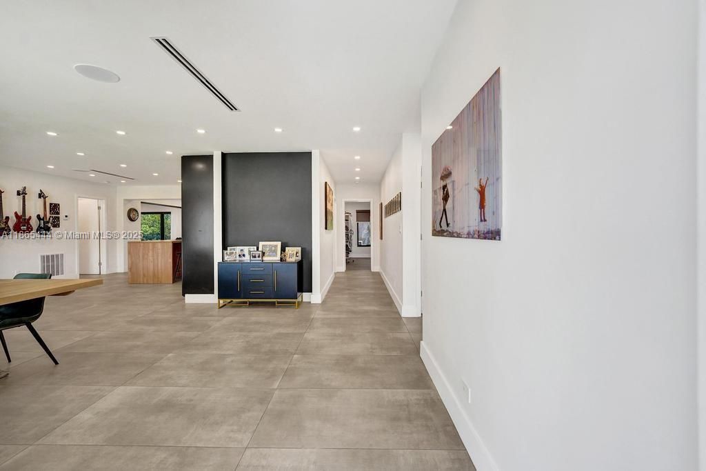 待售: $1,850,000 (5 贝兹, 3 浴室, 2227 平方英尺)