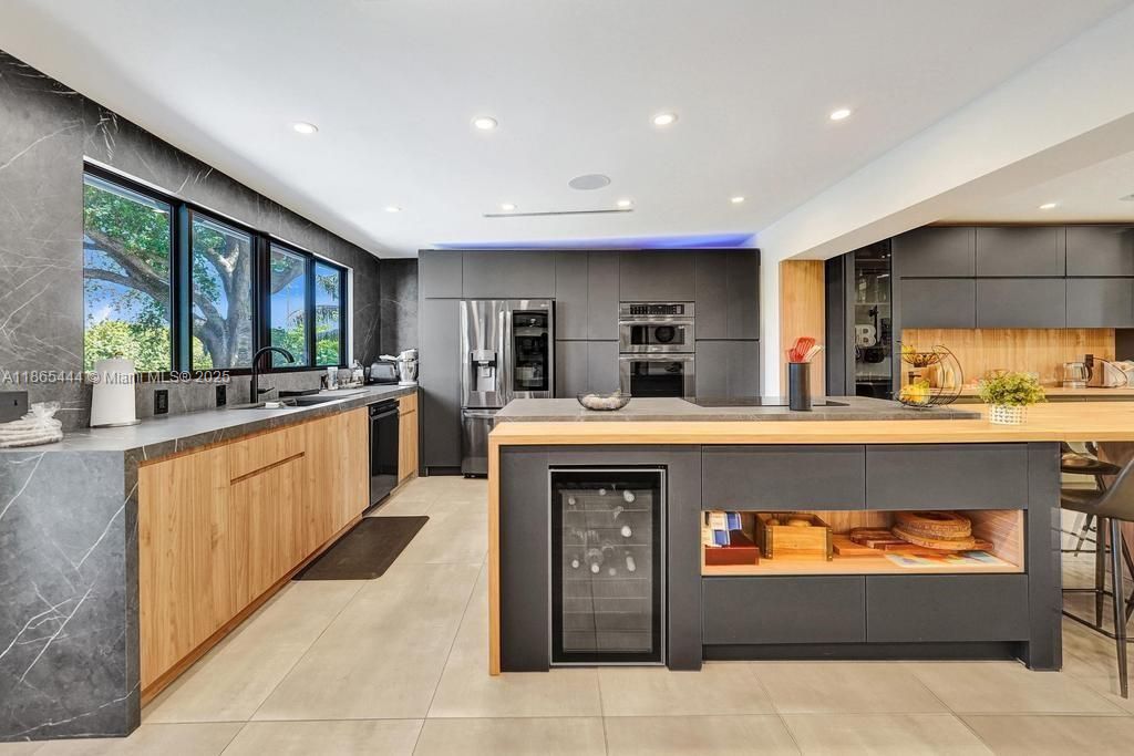 待售: $1,850,000 (5 贝兹, 3 浴室, 2227 平方英尺)