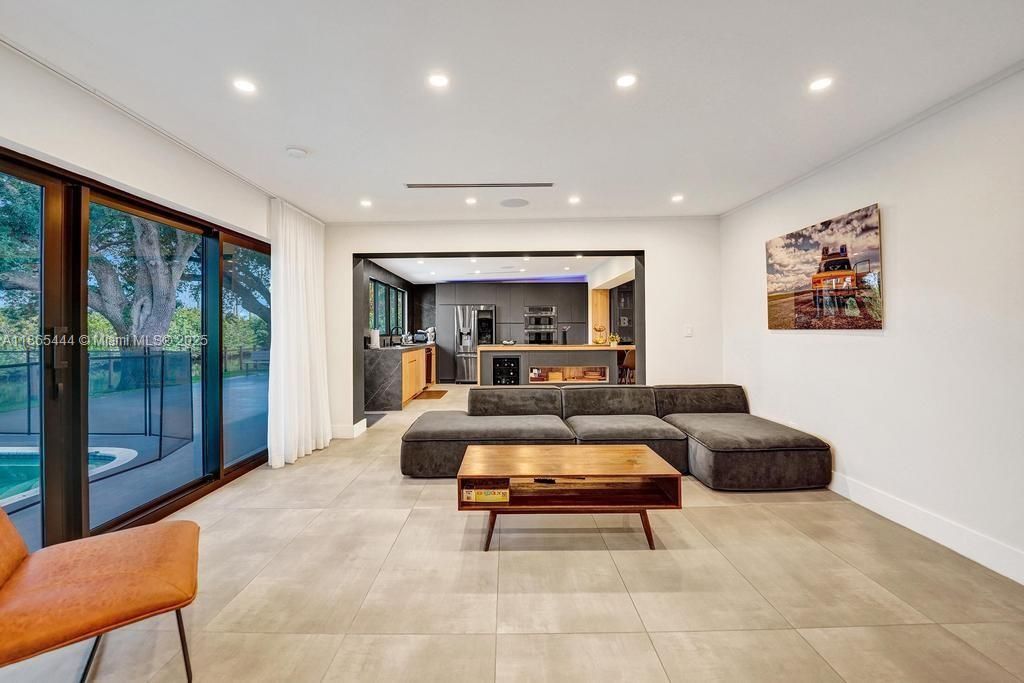 待售: $1,850,000 (5 贝兹, 3 浴室, 2227 平方英尺)