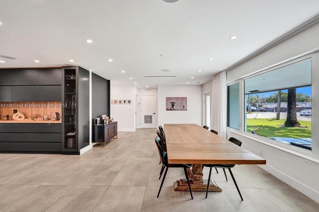 待售: $1,850,000 (5 贝兹, 3 浴室, 2227 平方英尺)