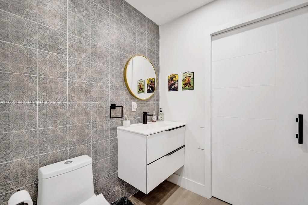 待售: $1,850,000 (5 贝兹, 3 浴室, 2227 平方英尺)