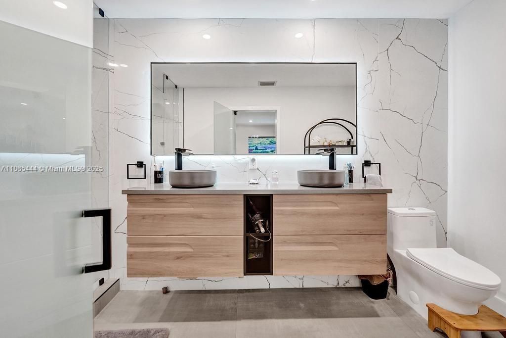 待售: $1,850,000 (5 贝兹, 3 浴室, 2227 平方英尺)