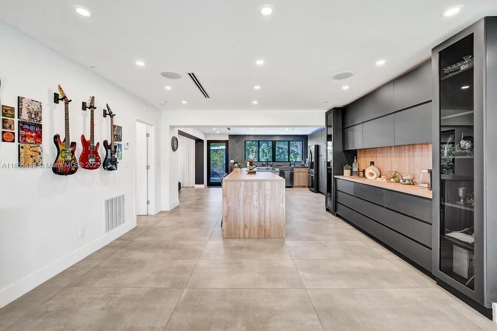 待售: $1,850,000 (5 贝兹, 3 浴室, 2227 平方英尺)