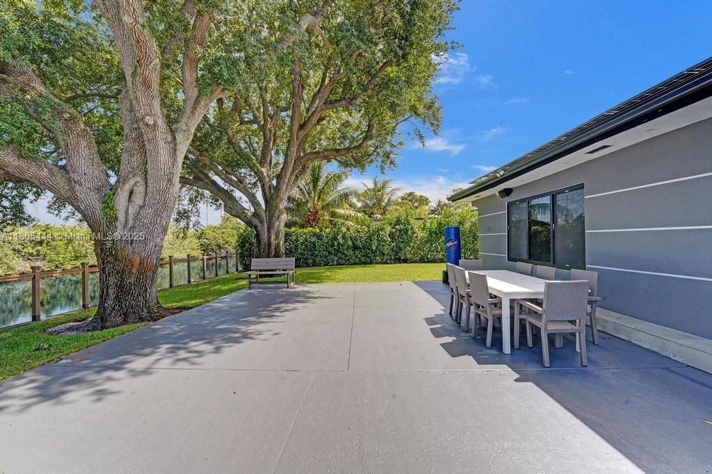 待售: $1,850,000 (5 贝兹, 3 浴室, 2227 平方英尺)