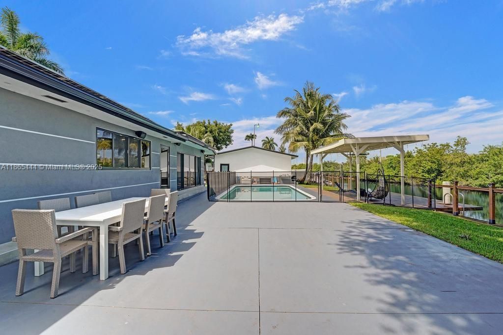 待售: $1,850,000 (5 贝兹, 3 浴室, 2227 平方英尺)