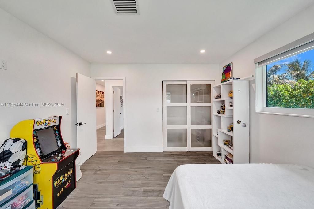 待售: $1,850,000 (5 贝兹, 3 浴室, 2227 平方英尺)