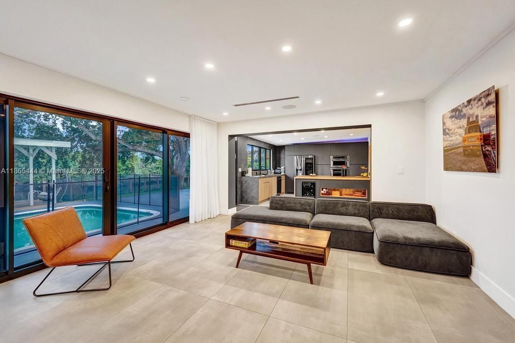 待售: $1,850,000 (5 贝兹, 3 浴室, 2227 平方英尺)