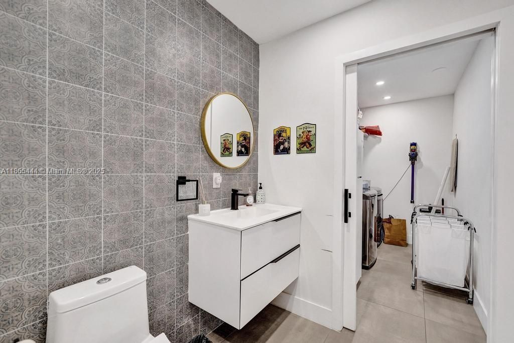 待售: $1,850,000 (5 贝兹, 3 浴室, 2227 平方英尺)