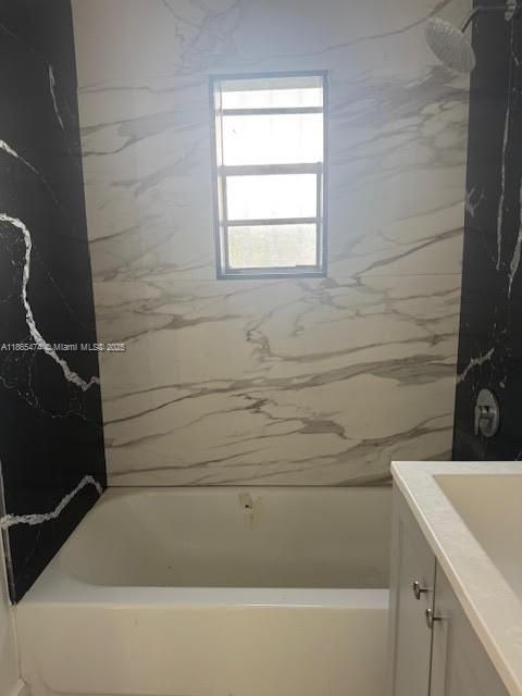 待售: $249,000 (2 贝兹, 1 浴室, 899 平方英尺)