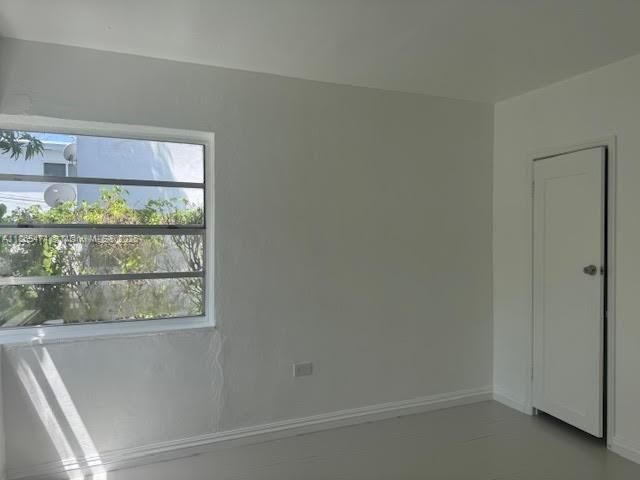 待售: $249,000 (2 贝兹, 1 浴室, 899 平方英尺)