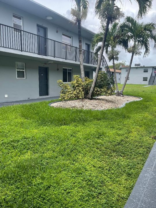 Active With Contract: $2,100 (2 beds, 1 baths, 816 Square Feet)