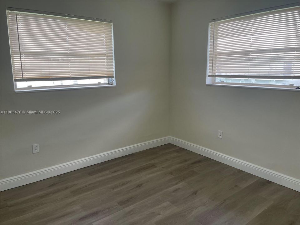 Active With Contract: $2,100 (2 beds, 1 baths, 816 Square Feet)