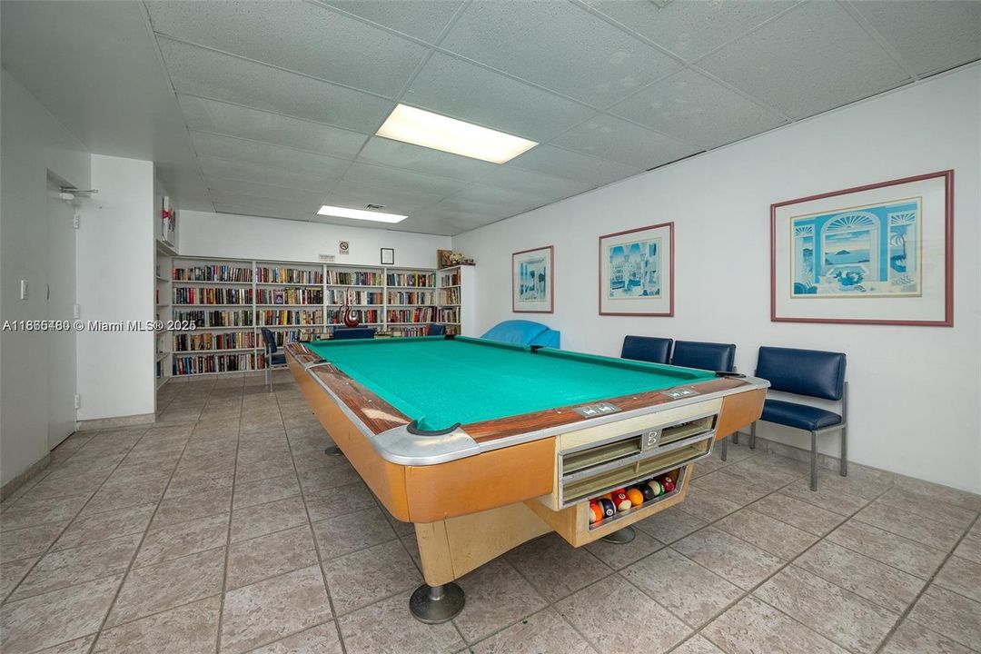 待售: $210,000 (2 贝兹, 2 浴室, 994 平方英尺)