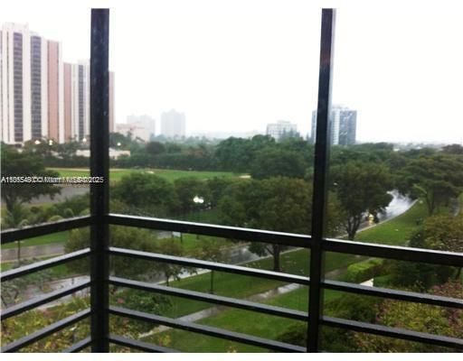 待售: $210,000 (2 贝兹, 2 浴室, 994 平方英尺)