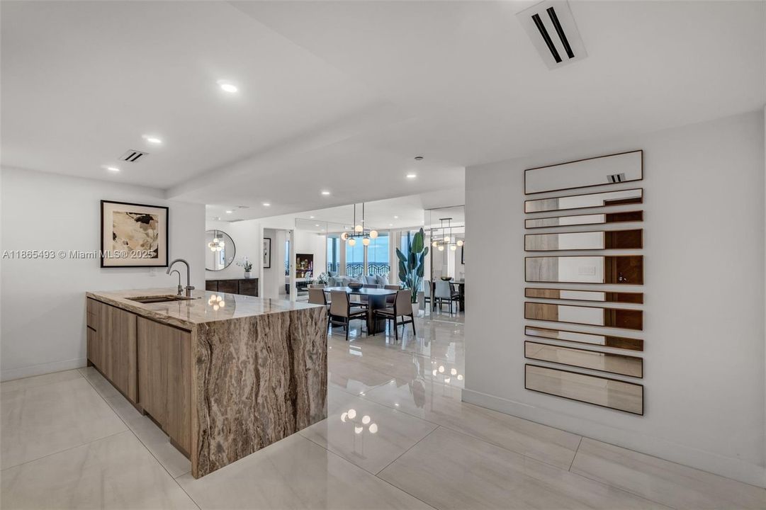 待售: $2,998,000 (3 贝兹, 3 浴室, 1740 平方英尺)