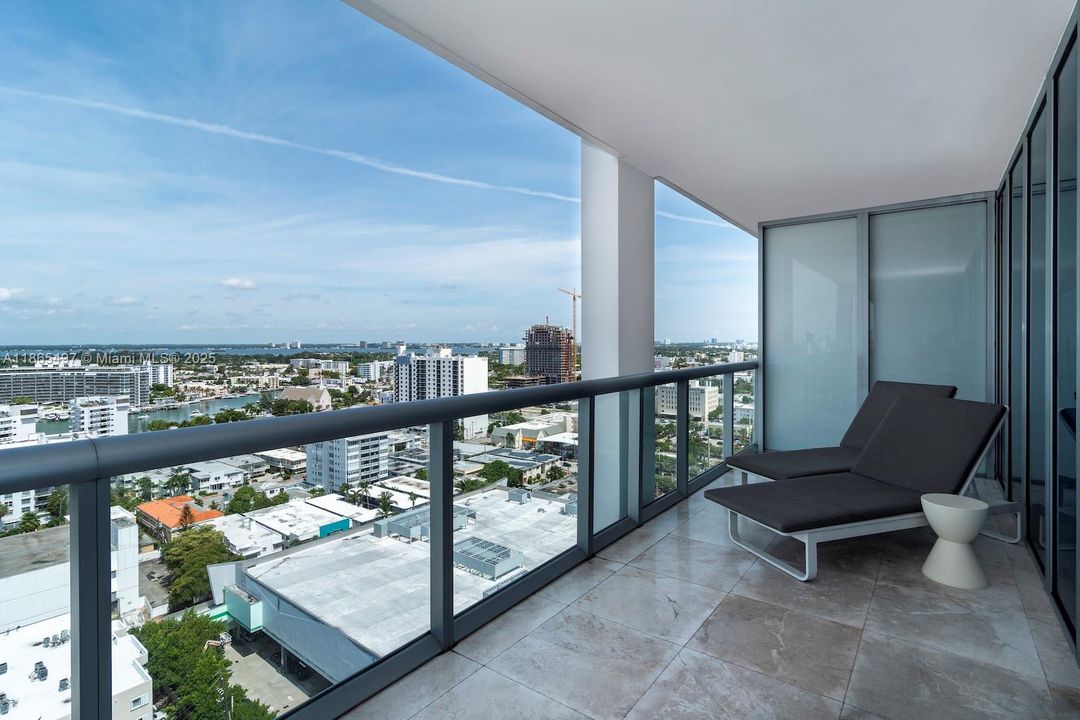 En Venta: $1,020,000 (2 camas, 2 baños, 1035 Pies cuadrados)