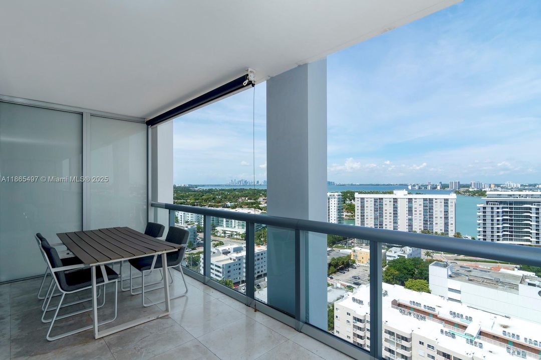 En Venta: $1,020,000 (2 camas, 2 baños, 1035 Pies cuadrados)