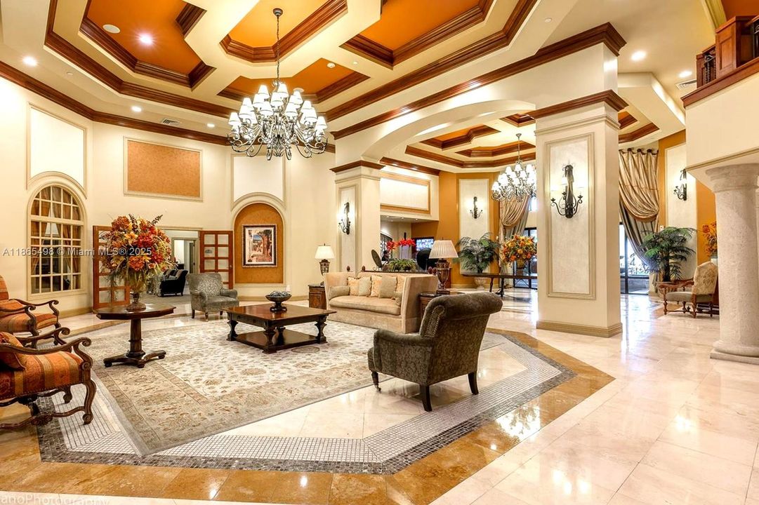 For Sale: $385,000 (1 beds, 1 baths, 729 Square Feet)