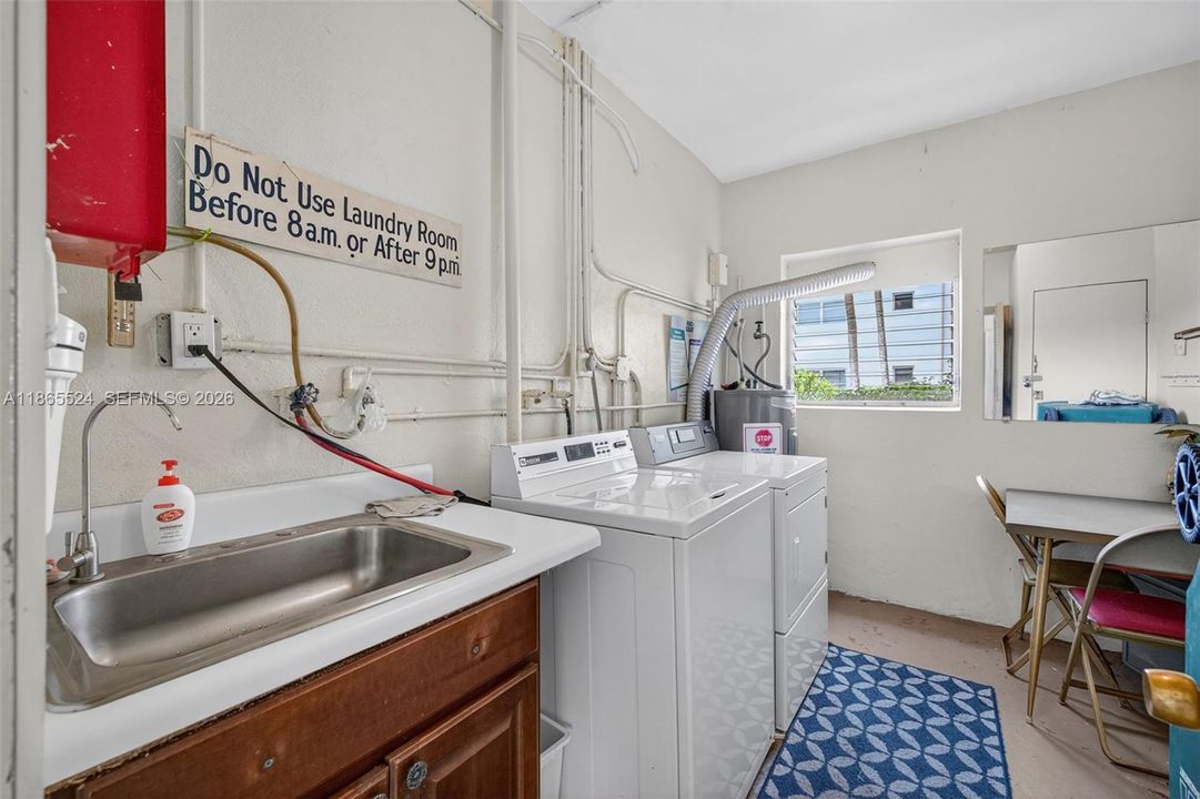 For Sale: $63,000 (1 beds, 1 baths, 688 Square Feet)