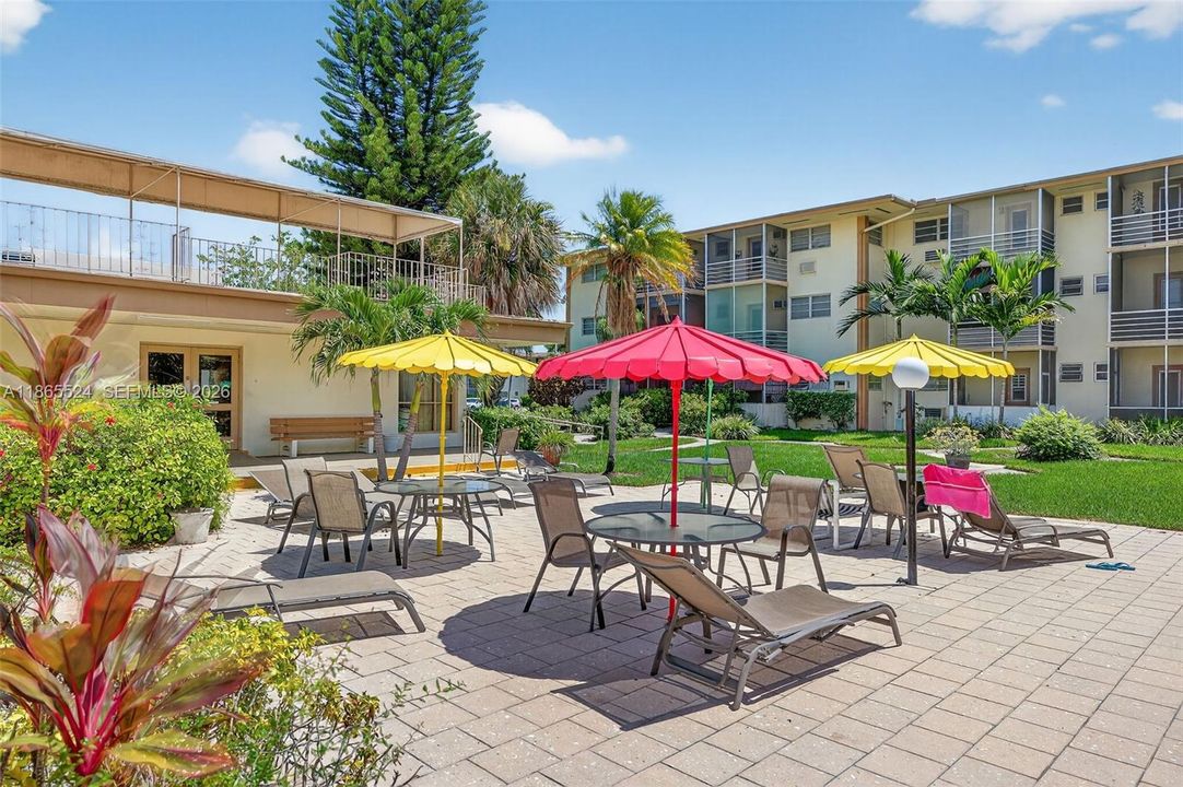 For Sale: $63,000 (1 beds, 1 baths, 688 Square Feet)