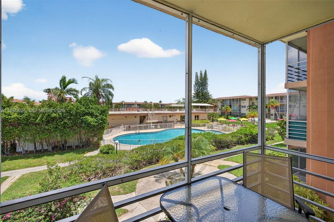 For Sale: $63,000 (1 beds, 1 baths, 688 Square Feet)