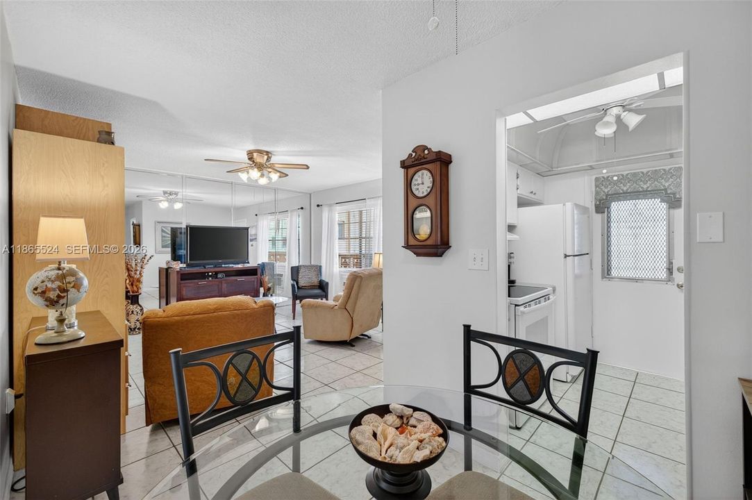 For Sale: $63,000 (1 beds, 1 baths, 688 Square Feet)