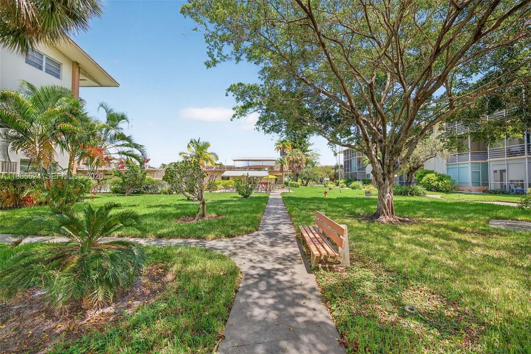 For Sale: $63,000 (1 beds, 1 baths, 688 Square Feet)